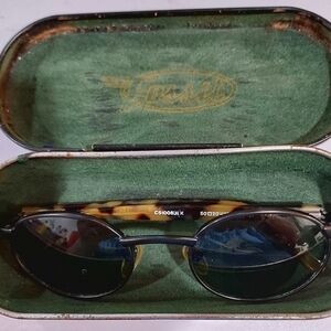 Vintage Fossil Sunglasses with orinal Tin Case